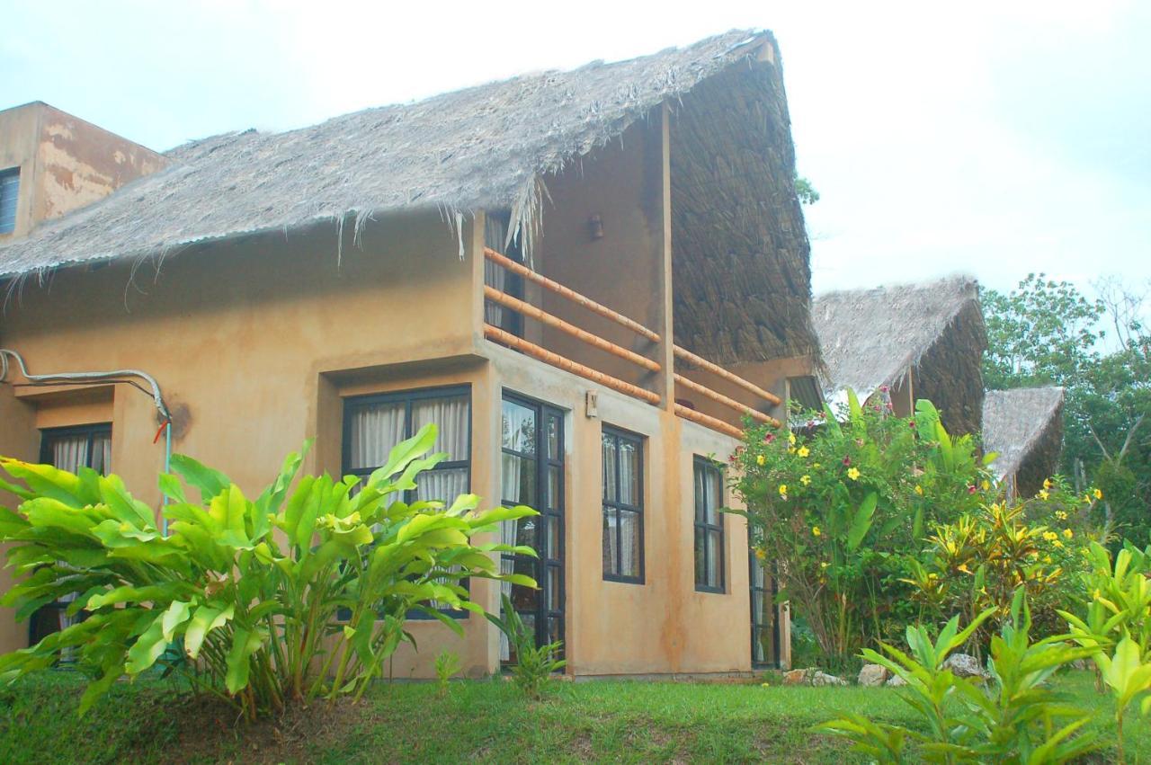 Axkan Palenque, Shows En Vivo & Gastronomia Mar Y Tierra & Travel Agency Exterior photo