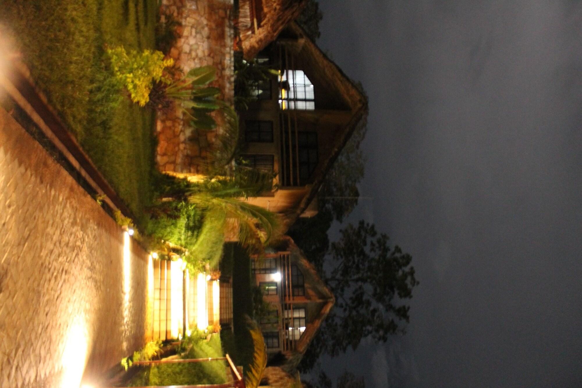 Axkan Palenque, Shows En Vivo & Gastronomia Mar Y Tierra & Travel Agency Exterior photo