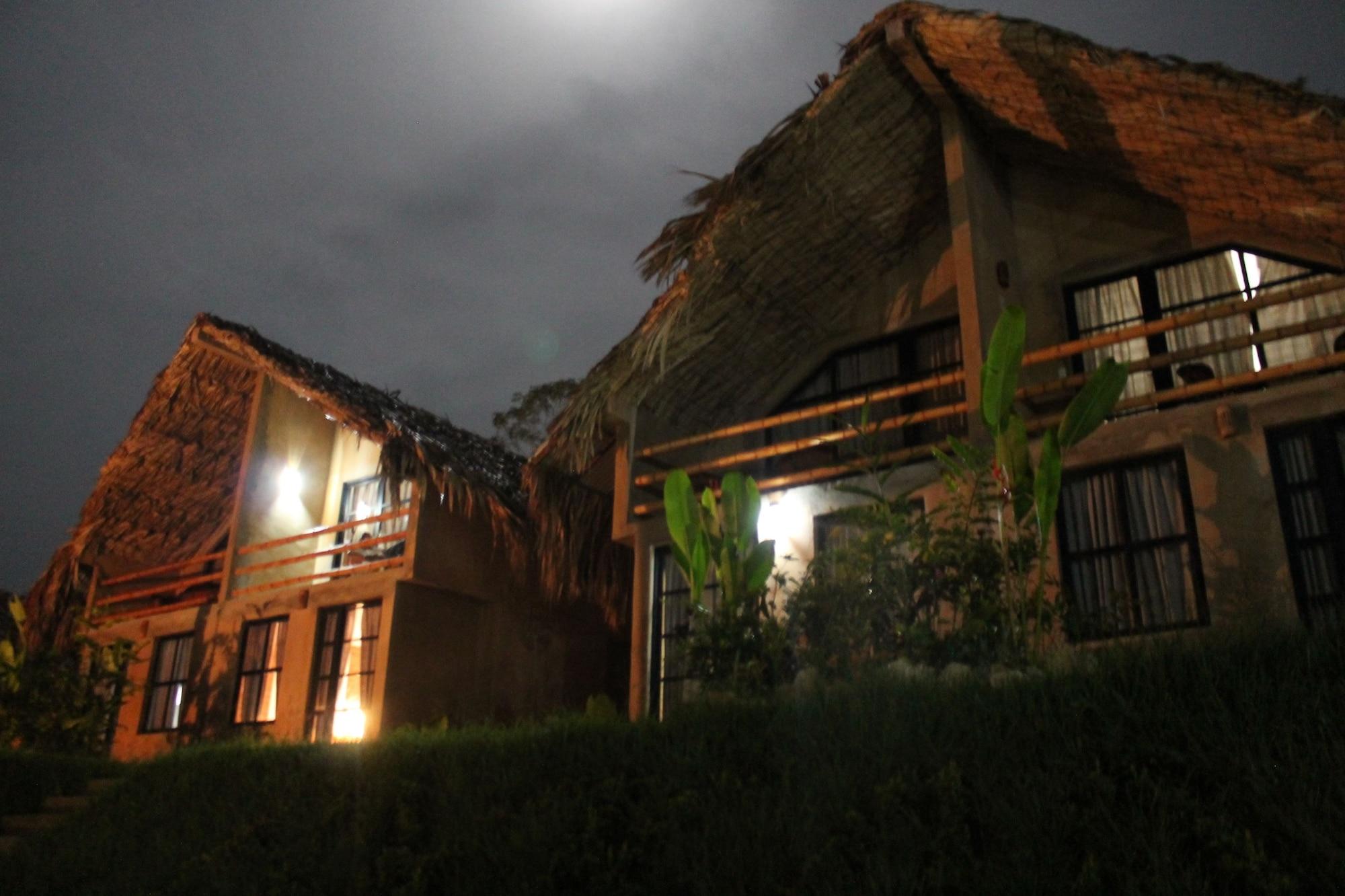 Axkan Palenque, Shows En Vivo & Gastronomia Mar Y Tierra & Travel Agency Exterior photo