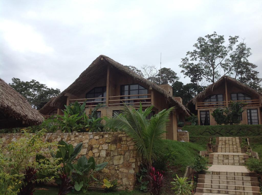 Axkan Palenque, Shows En Vivo & Gastronomia Mar Y Tierra & Travel Agency Exterior photo