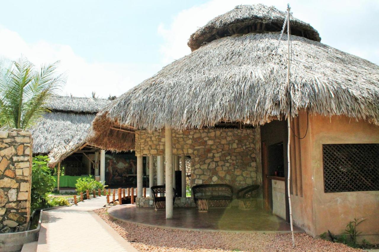 Axkan Palenque, Shows En Vivo & Gastronomia Mar Y Tierra & Travel Agency Exterior photo